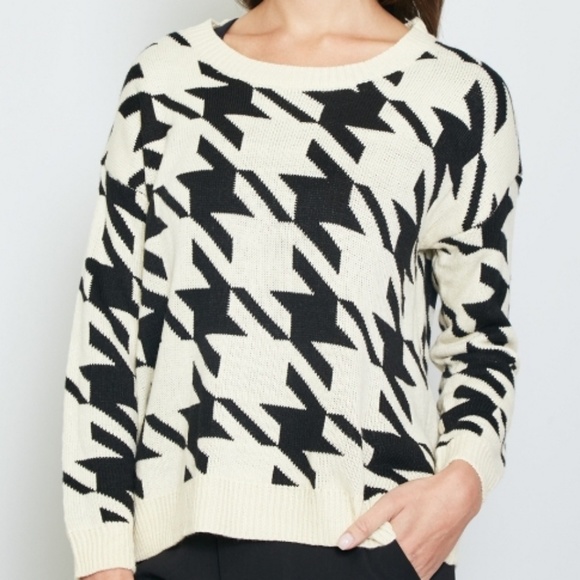 🖤Burgundy & Black Houndstooth Sweater - Picture 4 of 5